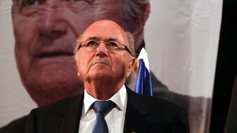 Blatter'i askıya aldılar!..