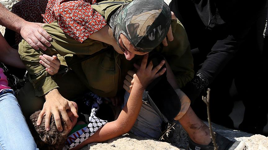 Filistinli çocuklara İsrail zulmü sürüyor!..