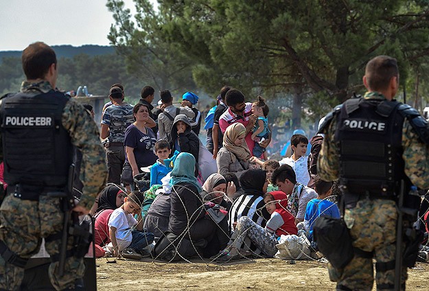 Dünyaya  ders verenlere bakın...