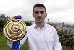 Selçuk Çebi, adını güreş tarihine yazdırdı..