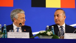 Bakan Çavuşoğlu: Terör örgütlerine aynı hassasiyeti bekliyoruz