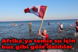 Afrika'ya temiz su için Kanada'da buz gibi göle daldılar..