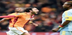 Galatasaray zor da olsa Avrupa'ya tutundu...