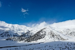 'Beyaz gelinliğini' giyen Toroslar, kışın bir başka güzel..