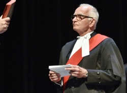 Trump Hayranı Kanadalı Hakime Ceza..