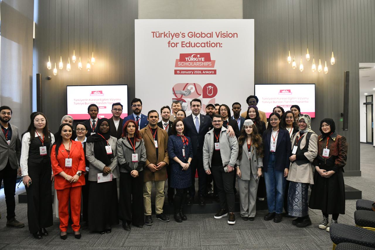 TÜRKİYE BURSLARI’NA REKOR BAŞVURU!